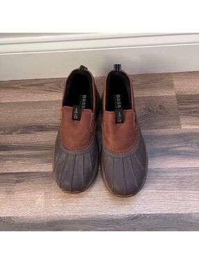 Bass Outdoor brown duck slip on shoes men's size 8